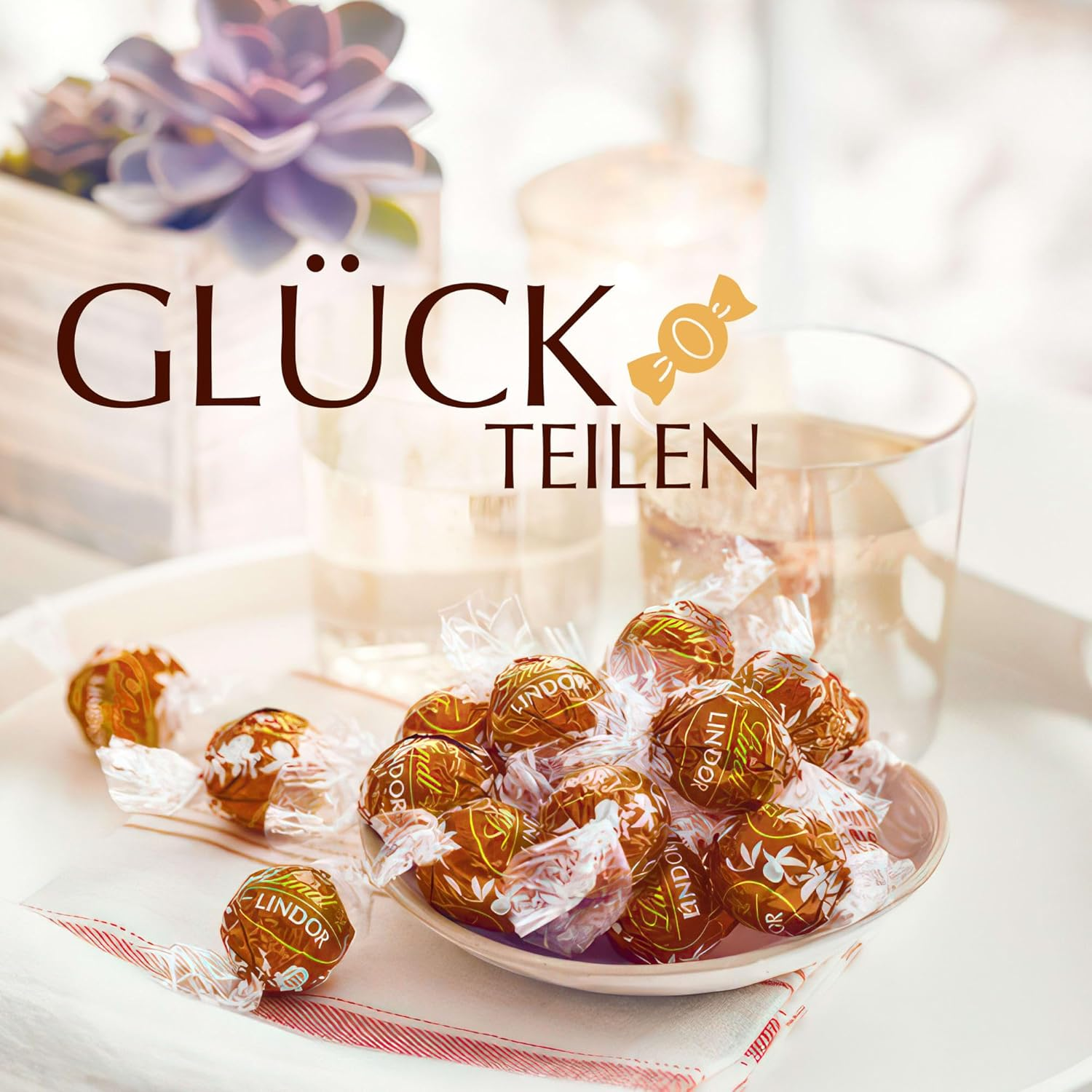 Lindt LINDOR Hazelnut Bag 1Kg image number 6