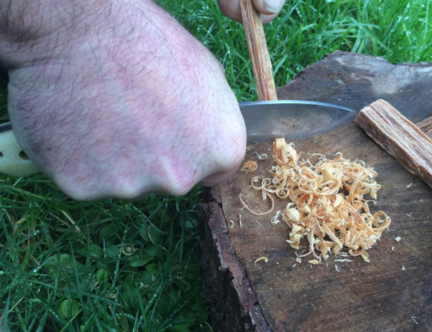 WDOPEN Fire Starting Kit,Outdoor Survival Kit,Includes Multiple Fire Starting Systems and Emergency Tinder Sources,Perfect for Camping, Hiking image number 3