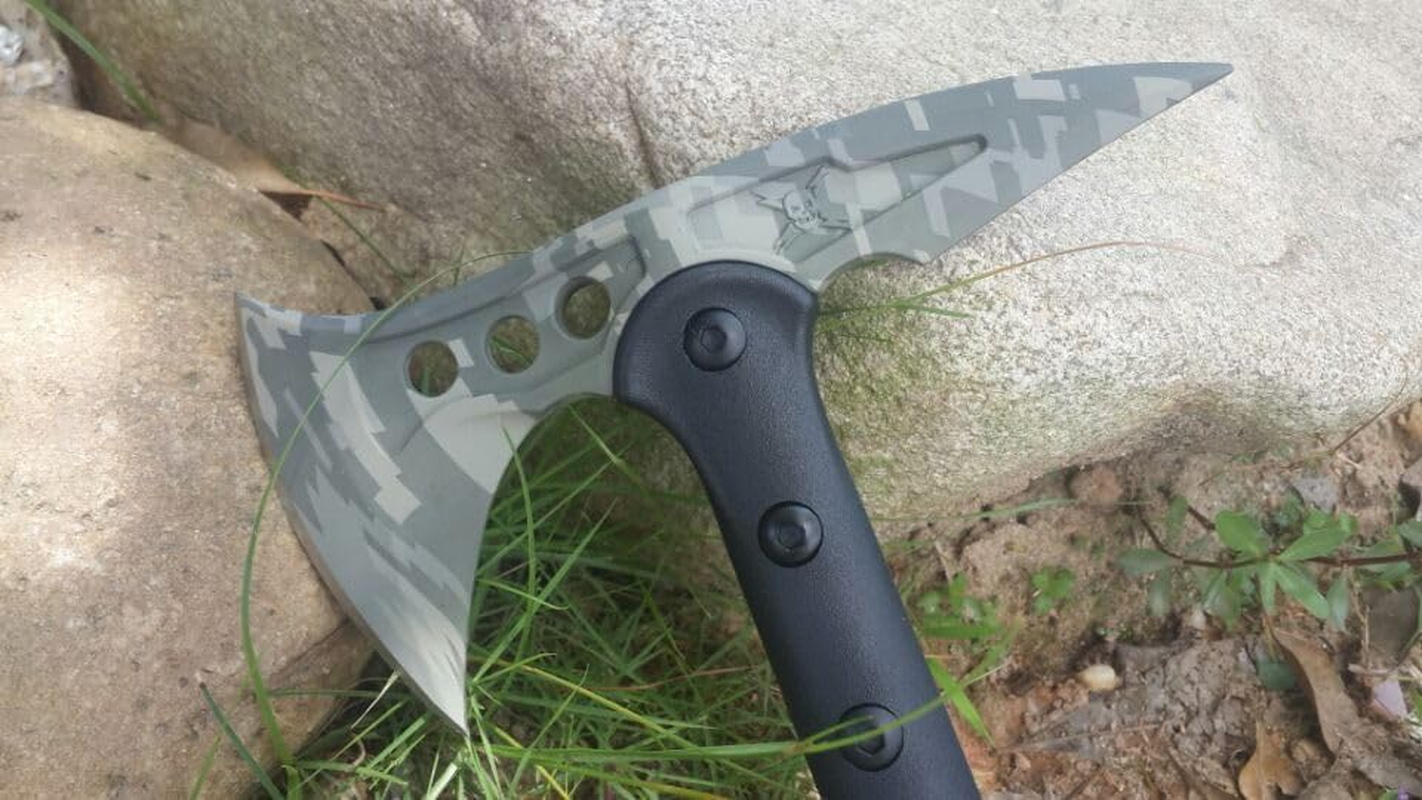 Tactical Tomahawk- Hatchet, Versatile Survival Tactical Axe and Emergency Breaching Tool with Spike for Outdoor Survival Hiking Camping with Non-Slip Handle and Sheath (Camouflage)