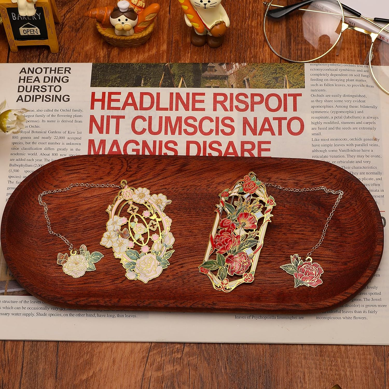 Metal Bookmarks 2 PCS, Sgbvzbd Bookmarks for Reading Women, Pretty Bookmarks for Women, Beautiful Metal Bookmark, Red Rose Bookmark and White Rose Bookmark(Bkm-043-001) image number 1