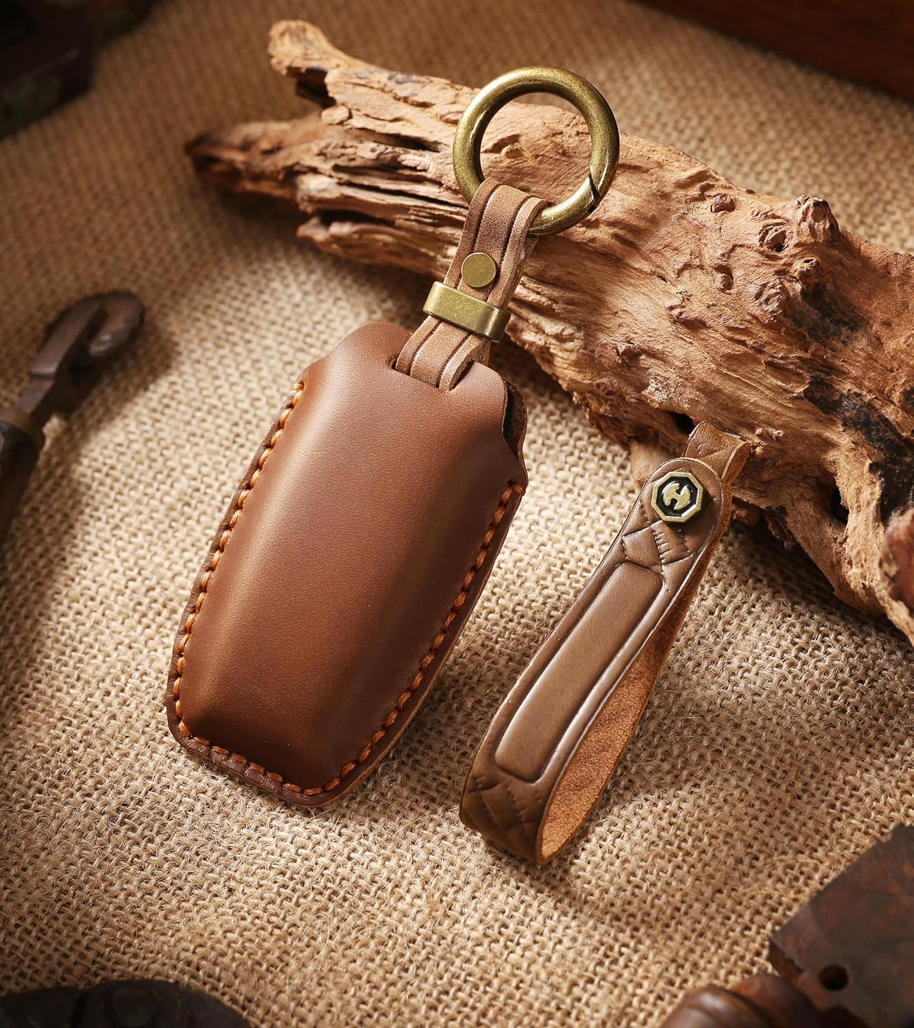 Ontto Cowhide Car Key Cover Fit for Great Wall Haval Jolion 2022 H6 H7 H4 H9 F5 F7 F7X F7H H2S GMW Dargo Handmade Leather Key Case Holder Keyring Key Chain Smart Key Shell Accessories - 3 Buttons-Black image number 4