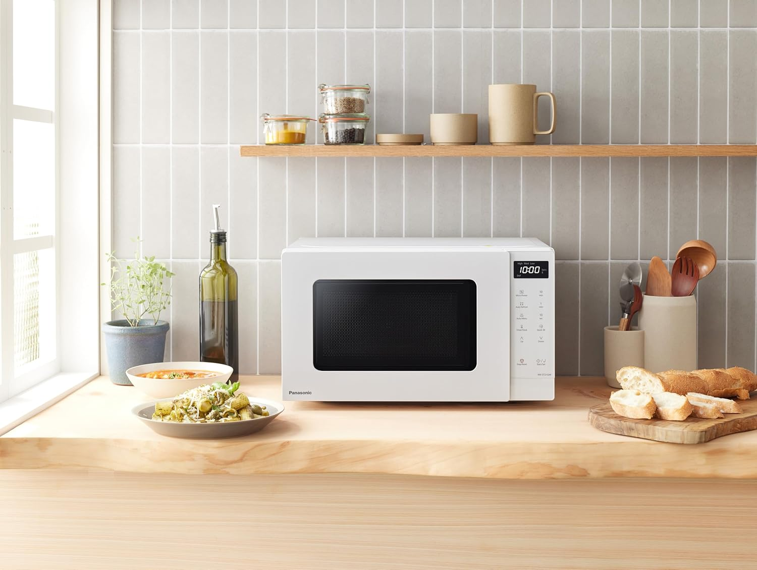 Panasonic 20L 800W Compact Microwave Oven with Auto Menus, White (NN-ST21QWQPQ) image number 3