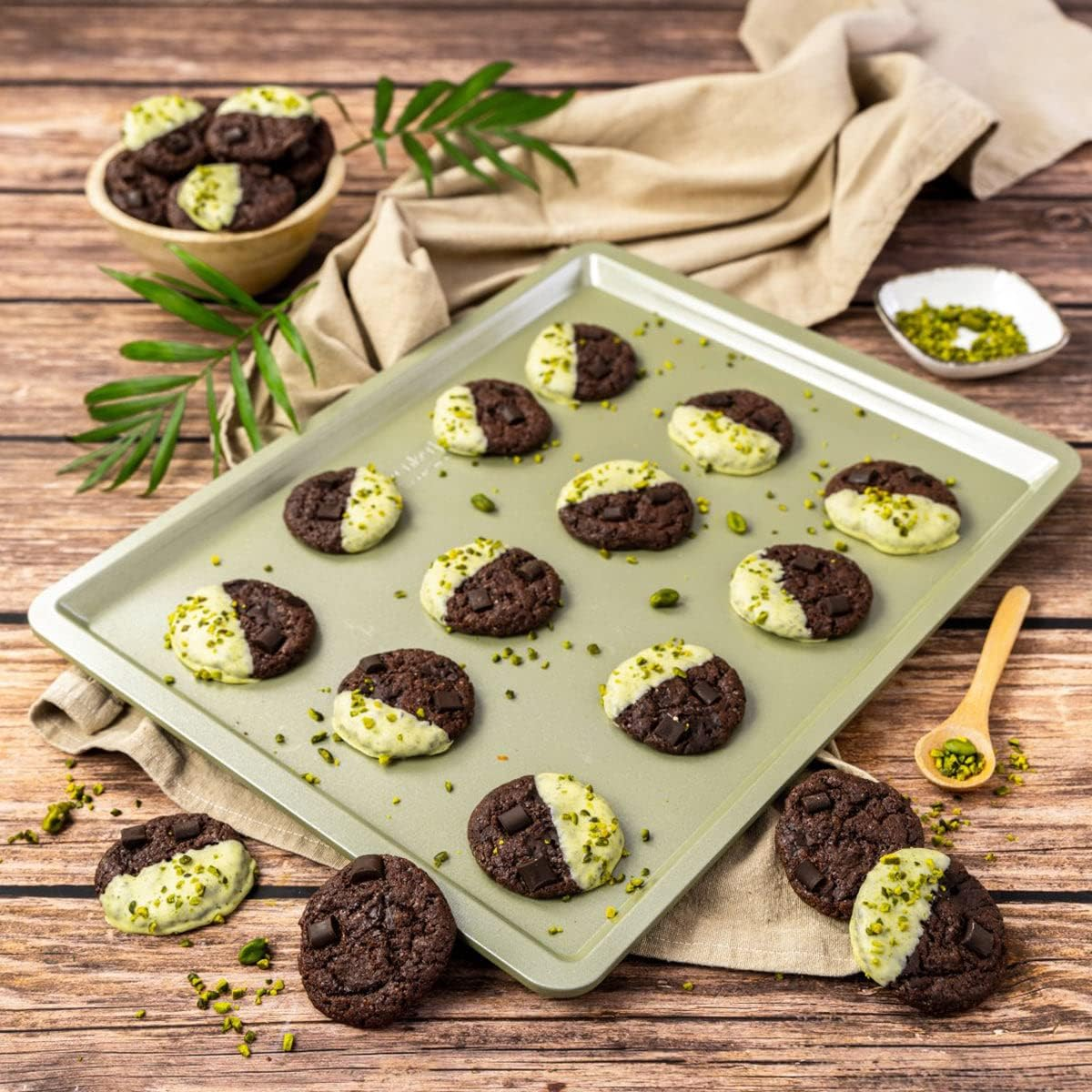 Zenker Baking Tray 42 Cm X 32 Cm X 1.5 Cm - Resource-Saving and Climate Neutral Oven Tray for the Oven - Oven Tray with Vegan Non-Stick Coating image number 1