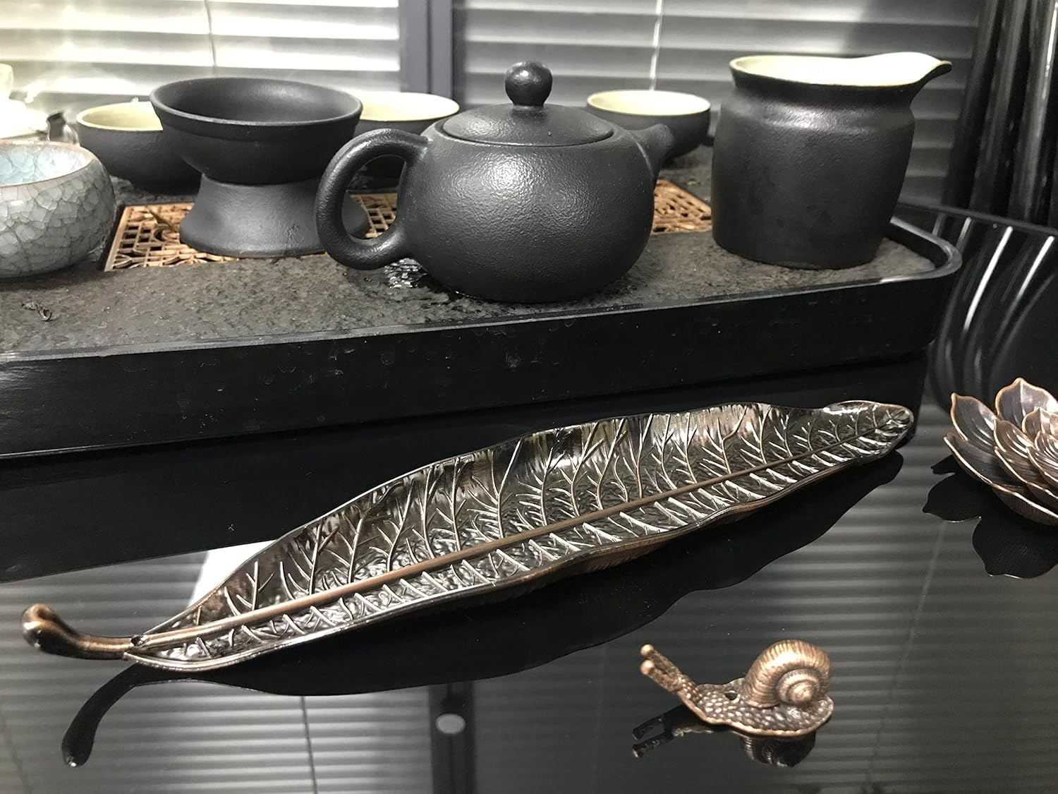 Incense Holder Set, Leaf and Snail Incense Burner, Incense Ash Catcher,Cute and Practical Incense Burner，Incense Sticks Holder for Counters, Meditation Room, Yoga, Home, Office (Bronze) image number 3