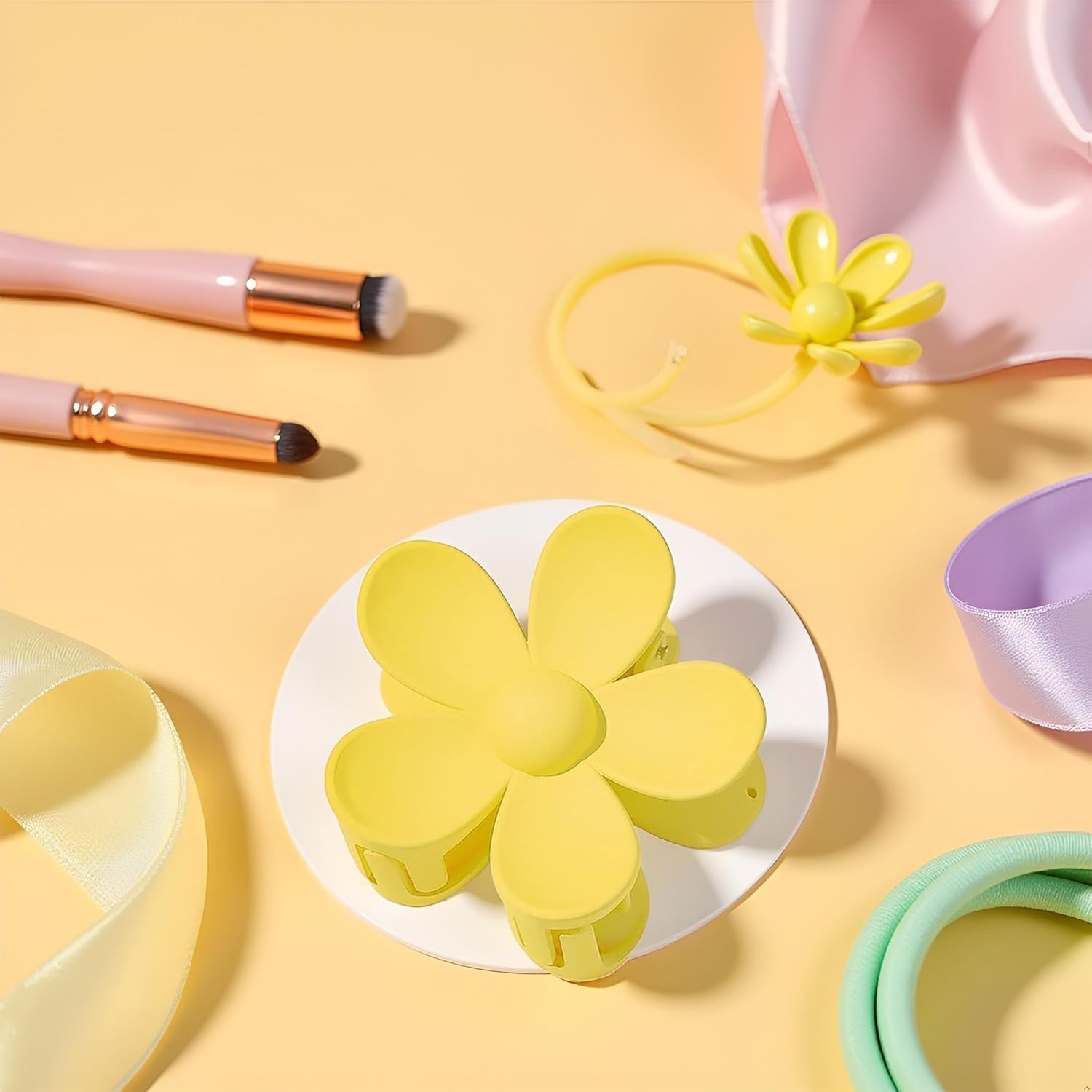 Yellow Hair Claw Clips Flower Shaped Plastic Jaw Clips Anti-Scratch Smell-Less Useful Hold Tightly Light Clips and Barrettes image number 3