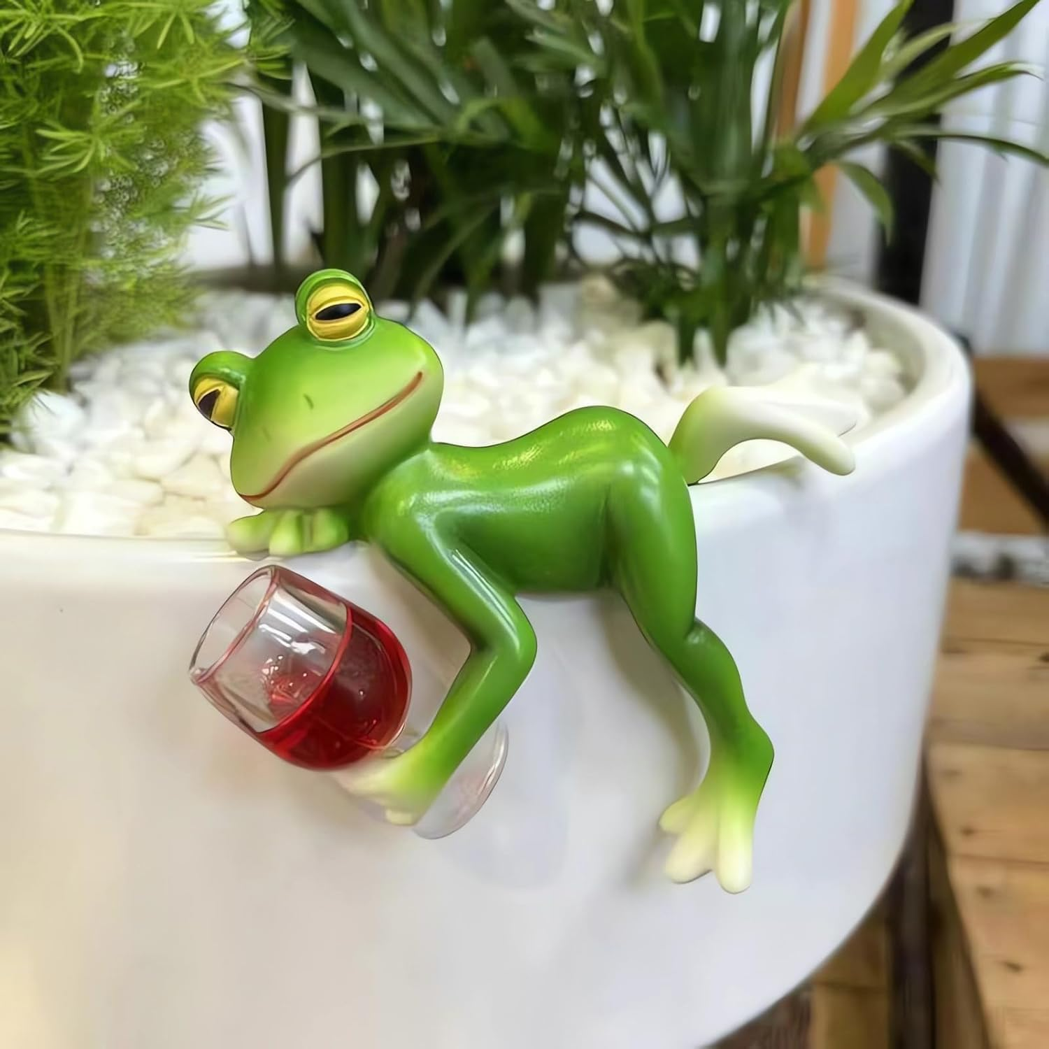 Liahelianx Miniature Frog Figurines for Pots, Funny Garden Decor Outdoor, Frog Statue Planter Hugger, Gifts for Women, Yard Lawn Ornament (Drinking Red Wine)