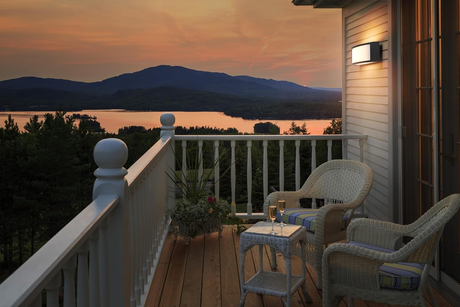 OSRAM Endura Classic Cuadra Outdoor Light, Wall Light, E27 Socket, Dark Grey, Aluminium, Quick & Easy Installation, Frosted Diffuser, IP65 Protection Class, Outdoor Use image number 4