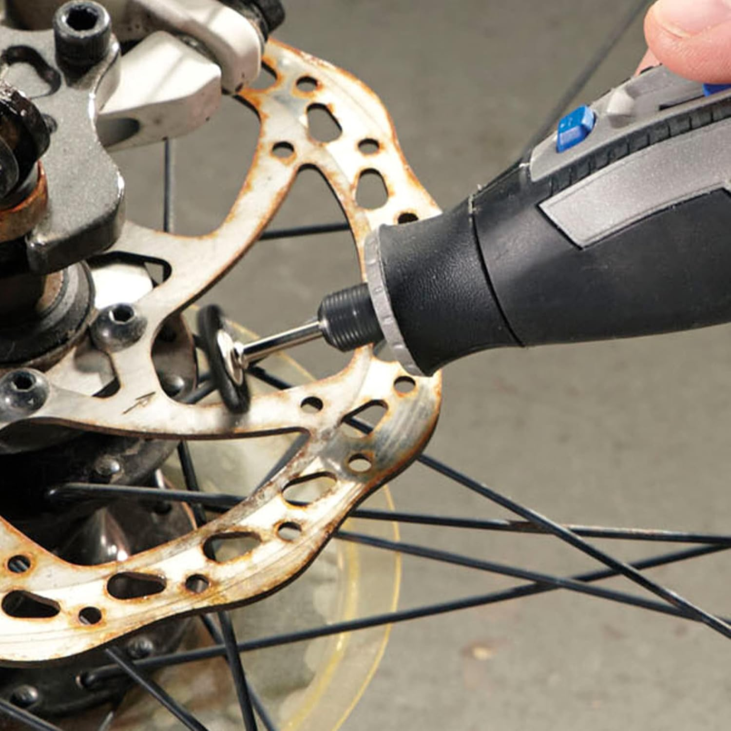 Dremel 726-01 Cleaning & Polishing Rotary Tool Accessory Kit with Storage Case, 20-Piece Set - Includes Buffing Wheels, Polishing Bits, and Compound image number 2