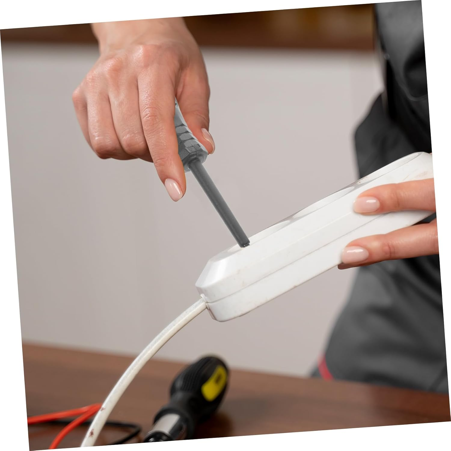 QUMIIRITY Electrician'S Voltage Testing Pen Power Circuit Testers Versatile Tool with Bright Light and Magnetic Flathead image number 4