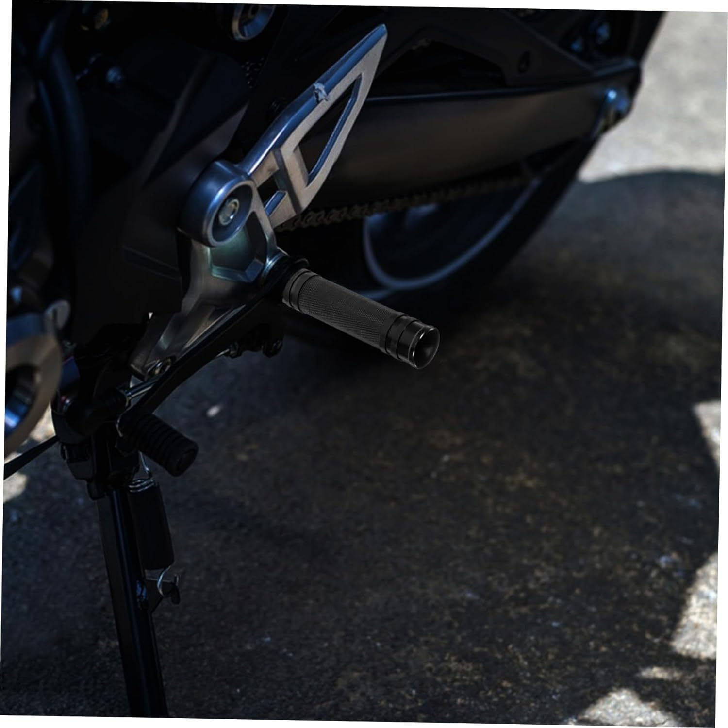 BELLIFFY 2Pcs Motorcycle Foot Pegs Aluminum Skid Design Compatible with Harley Motorcycles Easy Installation Durable Foot Rest for Front and Rear Modification image number 2