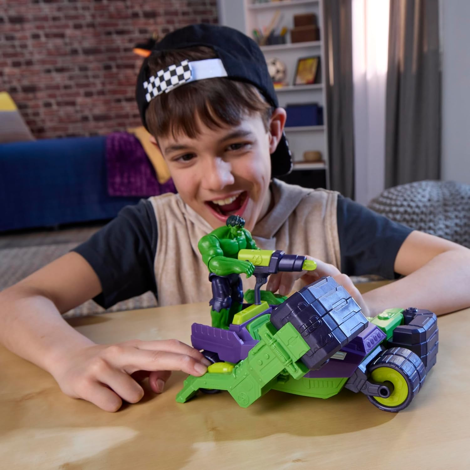 Marvel Avengers Venomversus Epic World of Action Hulk Blast & Smash Truck Figure & Vehicle Set, 4-Inch (10 Cm) Super Hero Toys for Kids Ages 4+ image number 1