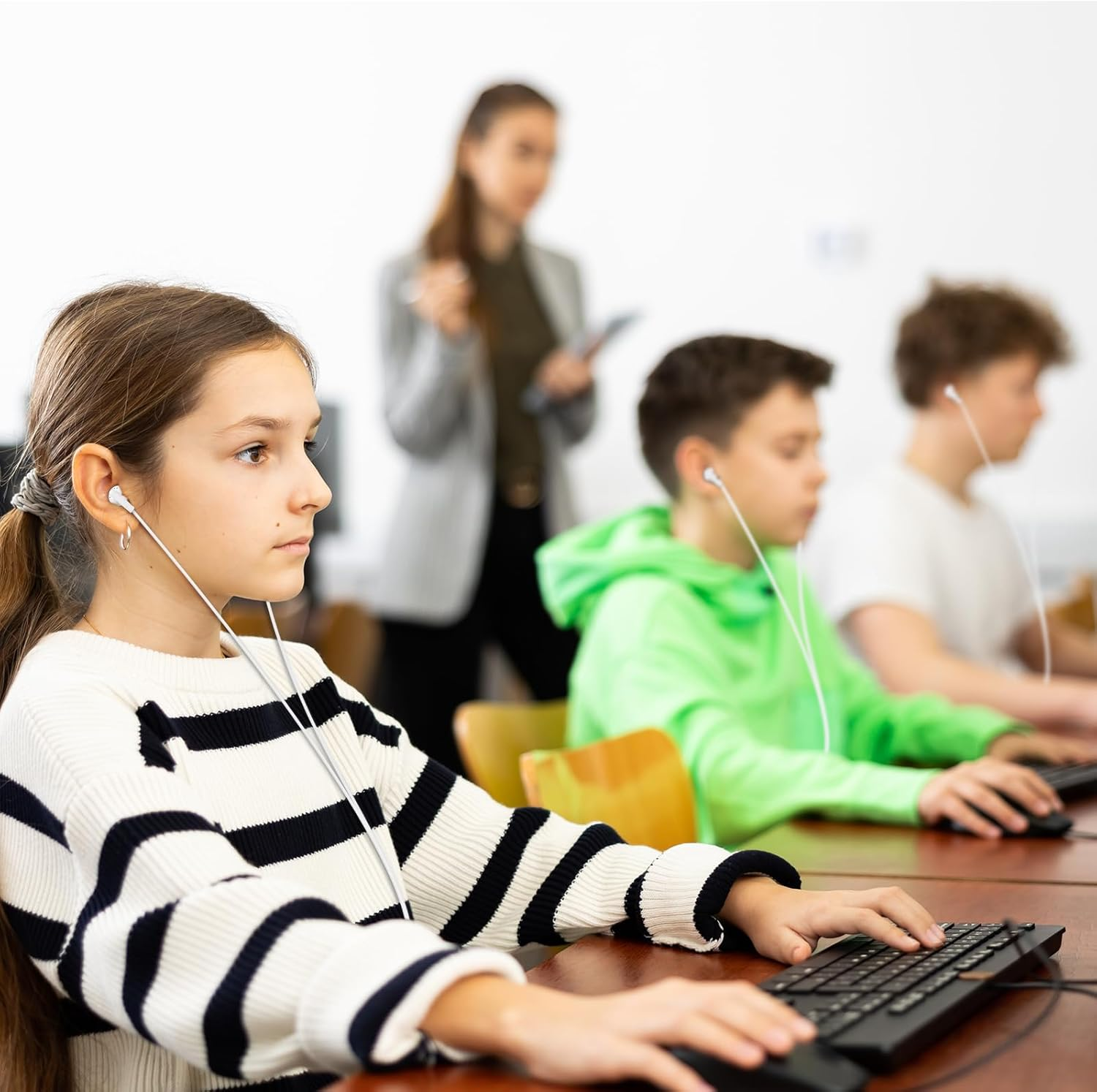 Kanayu 100 Pack Earbuds Bulk Earphones for School Classroom, Student Wired Earbuds Headphones without Mic, Earphones Bulk for Adults School Library Laptop, Individually Bagged(White)