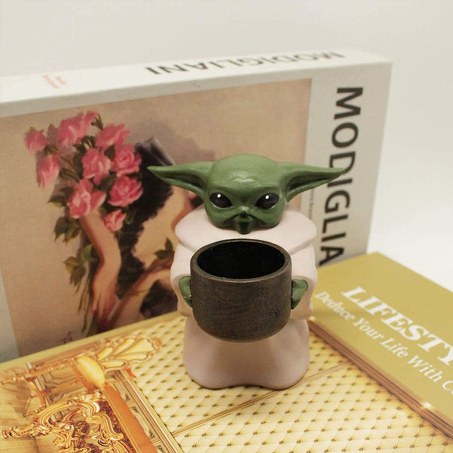 Nicelife Baby Alien Small Planter Pot, 4Inch the Yoda Holding Cup Creative Resin Ornament Flower Pot with Hole, Decorative Garden image number 1