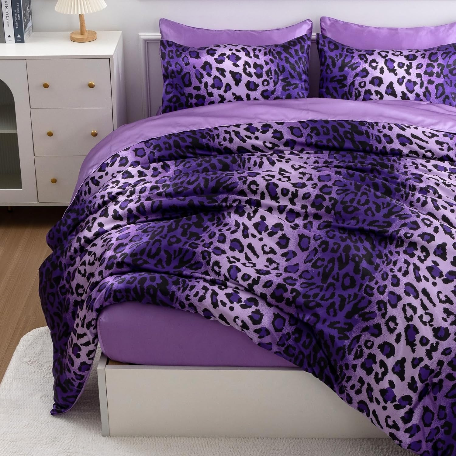 A Nice Night Leopard Printed，Satin Silky Soft Quilt Sexy Luxury Super Soft Microfiber Comforter Quilt Bedding Comforter Set Full/Queen, Light Weighted (Coffee, King(88-By-102-Inches))