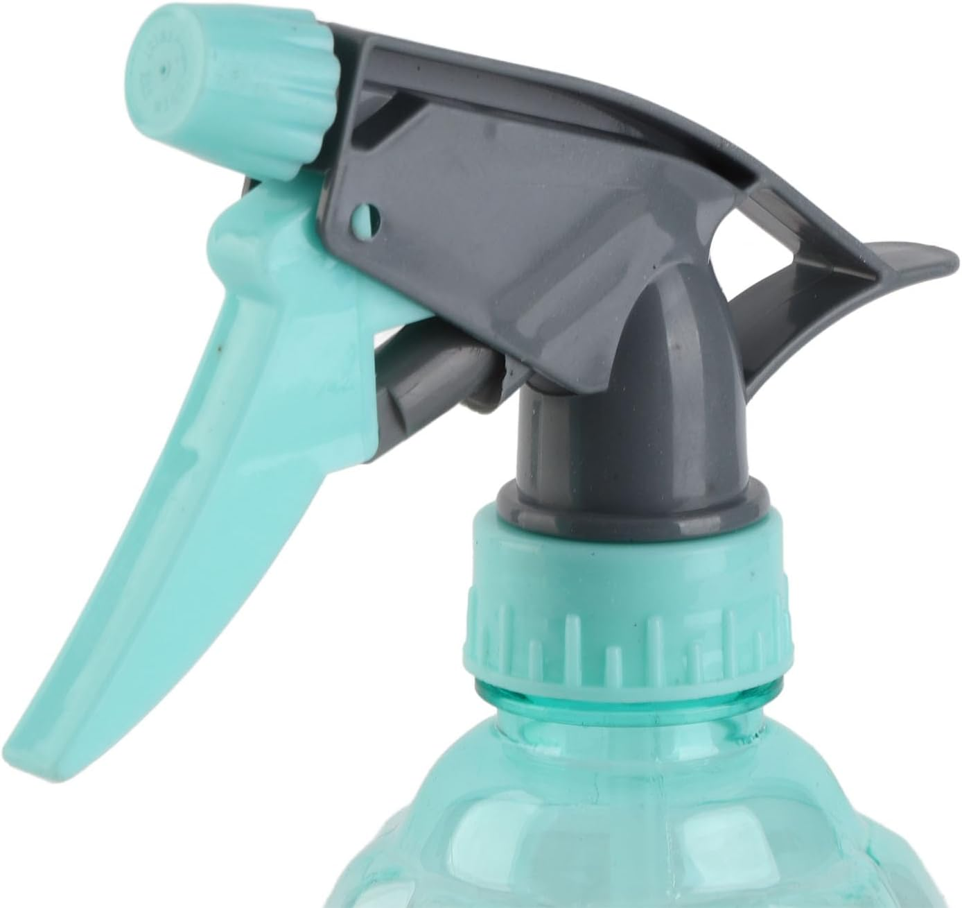 Spray Bottle Plastic 500Ml Adjustable Nozzle Trigger Handle Water Spray Bottle for Watering Plants Compact and Portable for Home Gardens and Indoor Potted Plants (Green)