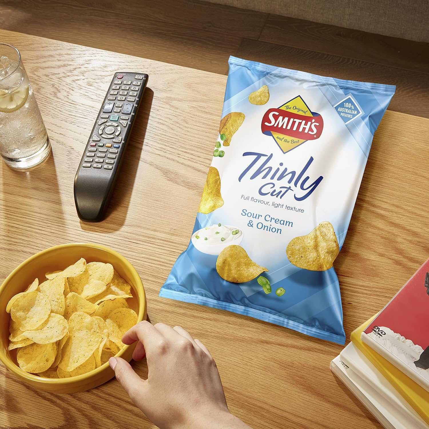 Smith'S Thinly Cut Sour Cream & Onion Potato Chips image number 5