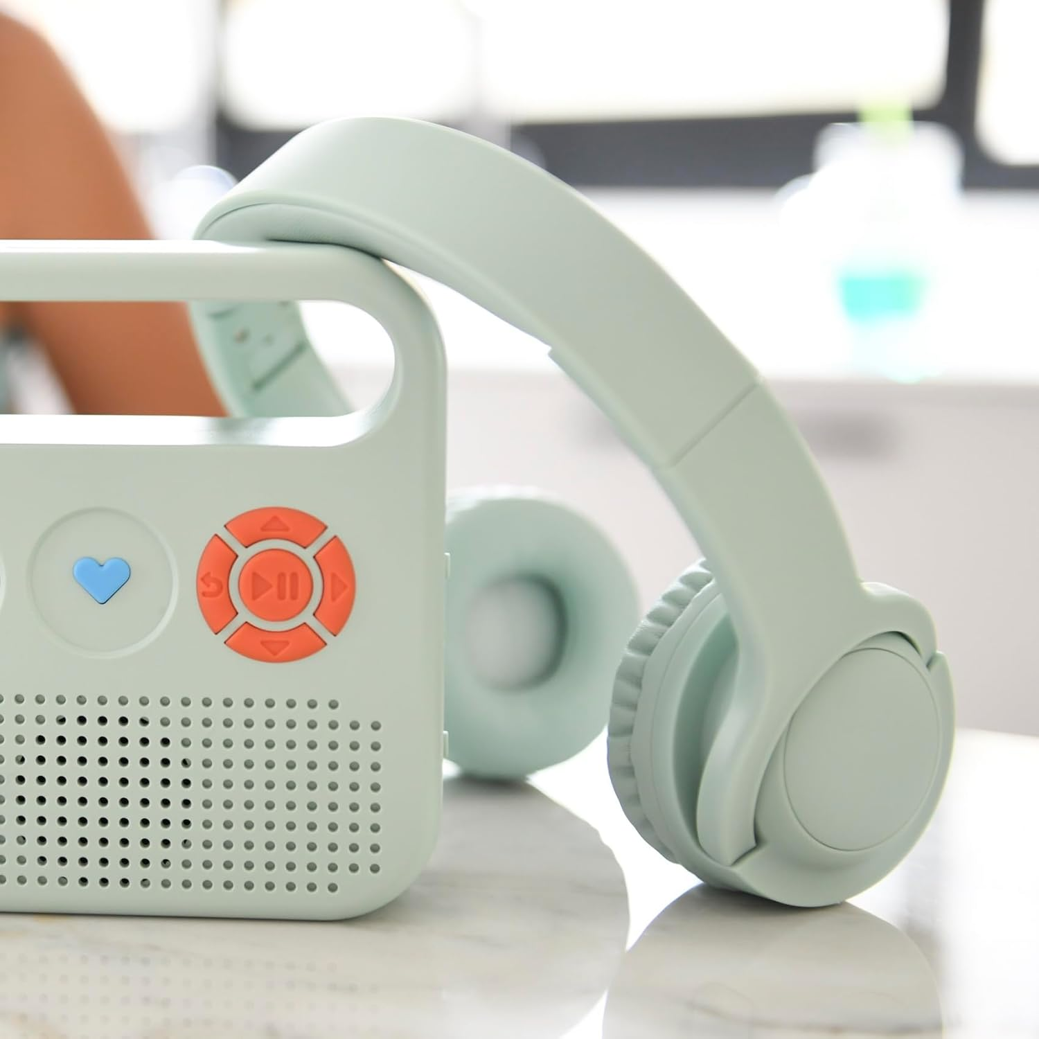 Merlin Vert Amande Headphones - Almond Green image number 4