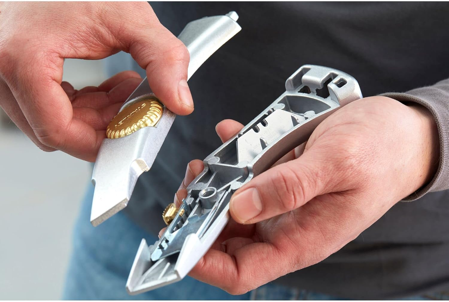 Stanley 2-10-122 Knife "Titan RB" with Retractable Blade, Silver image number 1