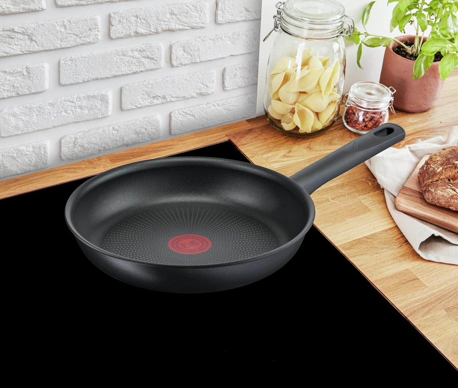 Lagostina Rigenera Green Non-Stick Pan Made of 100% Recycled Aluminium, Diameter 24 Cm, Induction Gas and Oven, Cooking Indicator Thermal Signal, Scratch-Resistant Coating, Ergonomic Handle image number 5