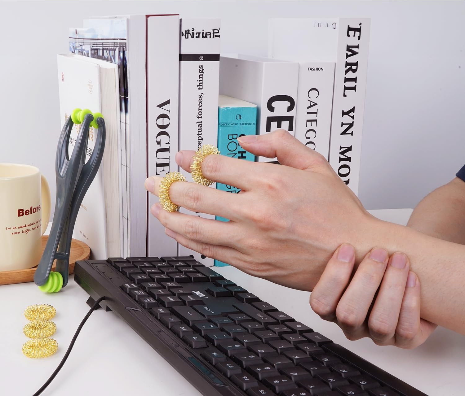 2-In-1 Finger & Hand Massager Roller and 5 Pcs Acupressure Massage Rings for Finger Hand Massage, for Circulation, Stress, Arthritis and Hand Pain Relief,For Hands, Palm & Wrist image number 3