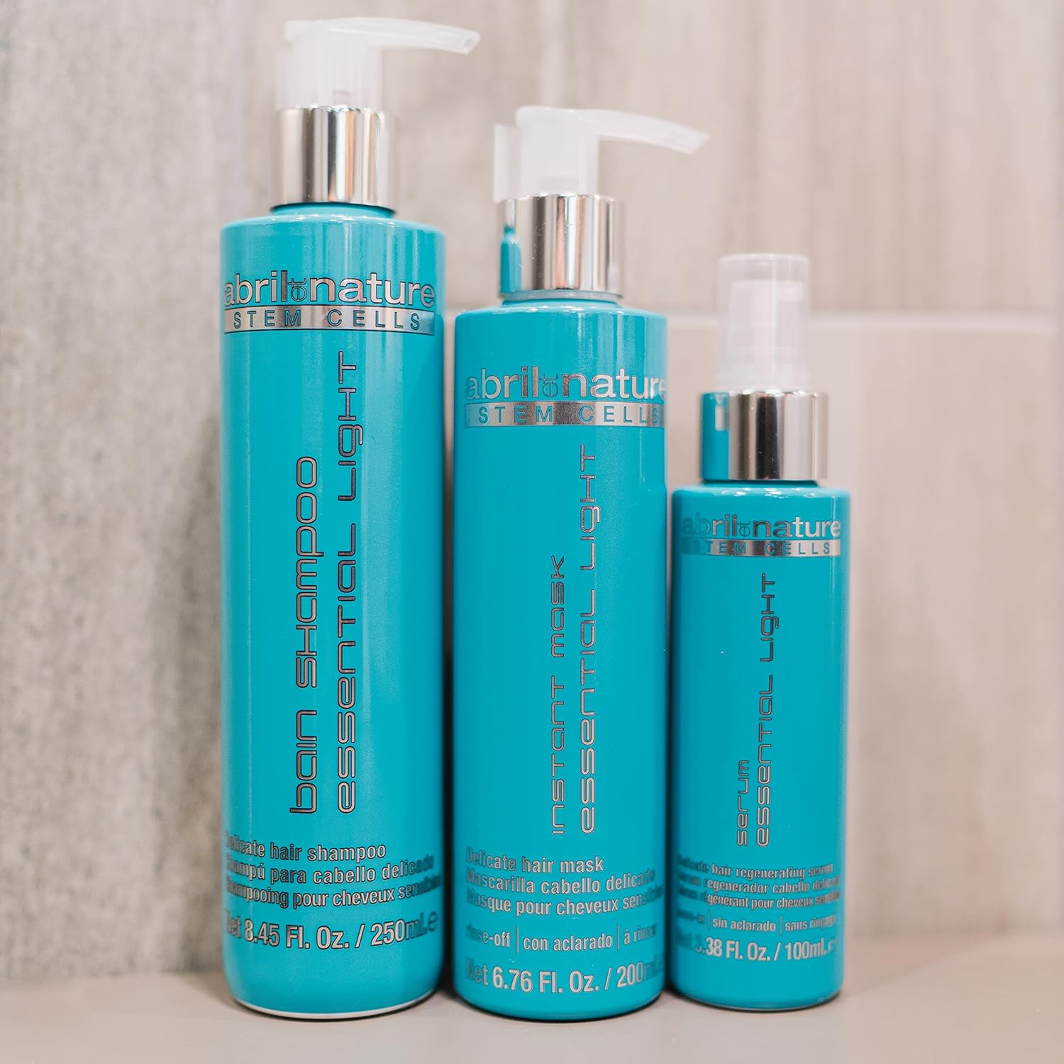 Abril Et Nature - Bain Shampoo Essential Light - Moisturising Shampoo - 250 Ml - for Fine and Sensitive Hair - Hair Treatment with Stem Cells - Vegan Product - Reduces Frizz image number 1