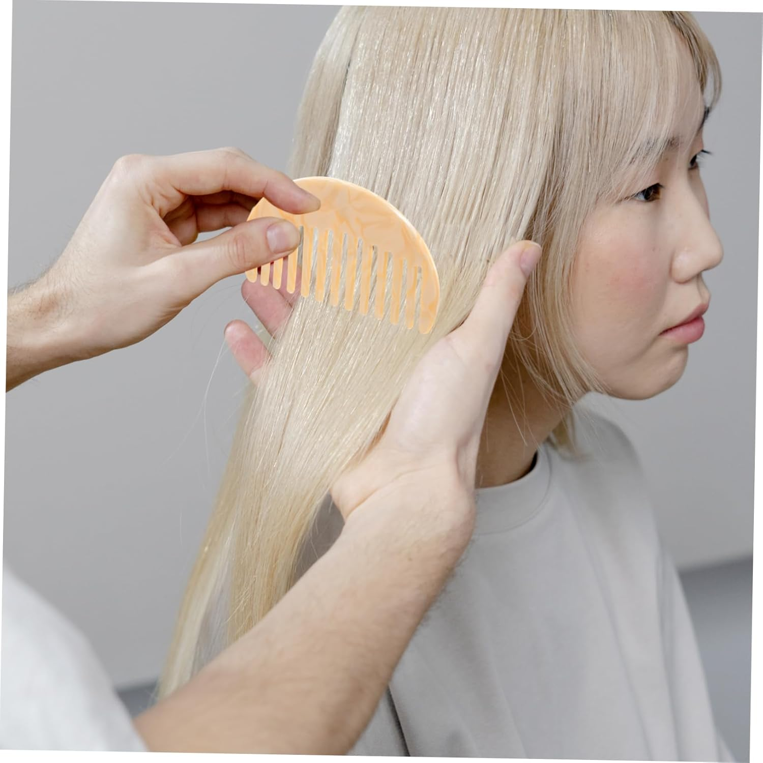 Healeved Static Comb for Curly Hair Detangler Comb Wide-Tooth Design for Easy Detangling for Shower Use Lightweight and Portable for Go Styling image number 3