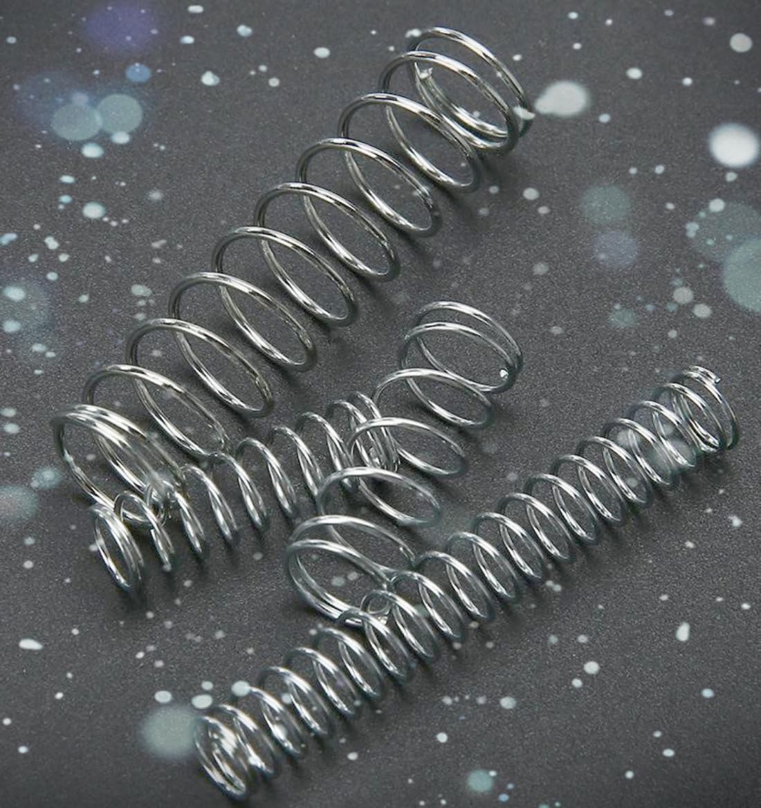 200 Pcs Spring Assortment Kit 20 Different Sizes 4 Mm to 9 Mm Galvanized Steel Extension and Compression Spring Kits for Automotive Repair and Maintenance image number 4