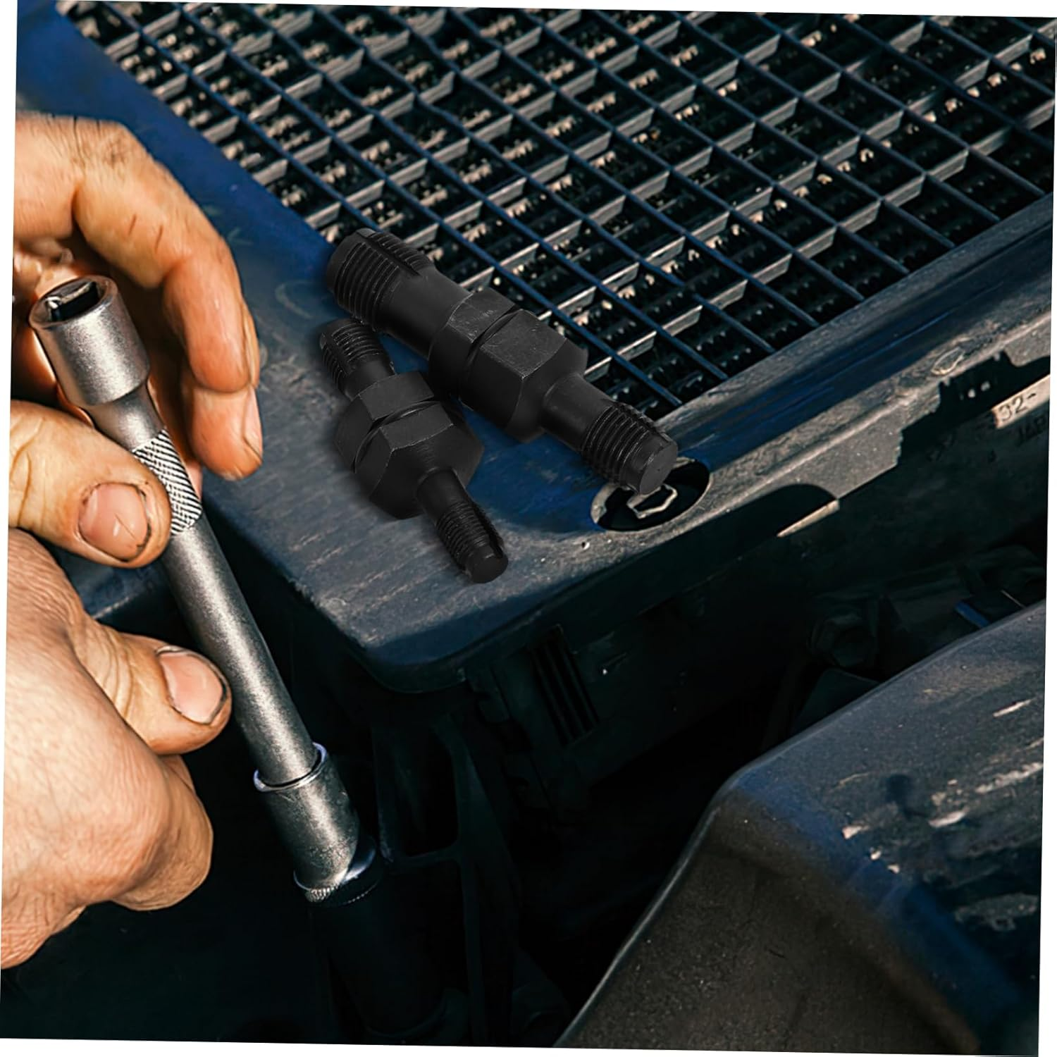 HAPINARY 2Pcs Spark Plug Repair Tool Thread Cleaning for Automotive Maintenance Plug Restoration Device image number 4