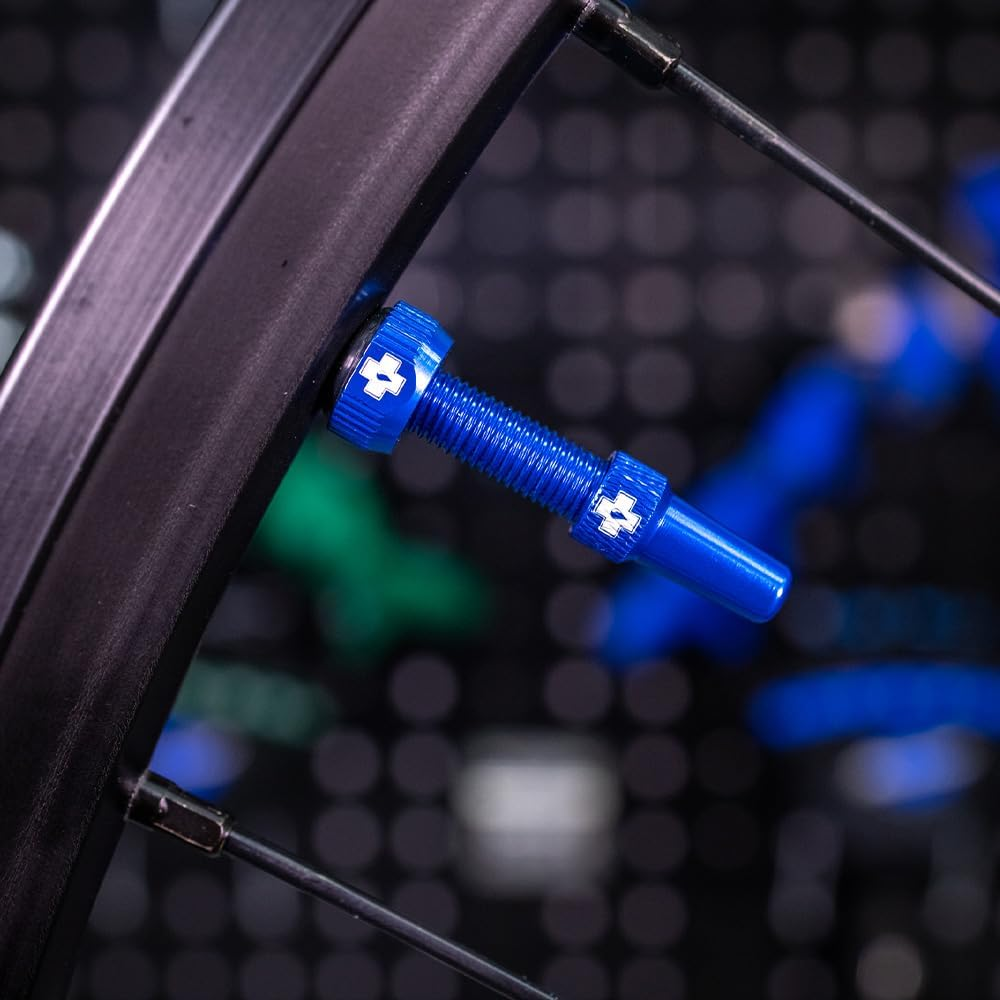 Muc-Off Tubeless Valves, Blue 44Mm - Dust Caps for Bikes with Valve Core Removal Tool - Presta Valve Caps for Tubeless Mtb/Road/Gravel Bikes image number 1