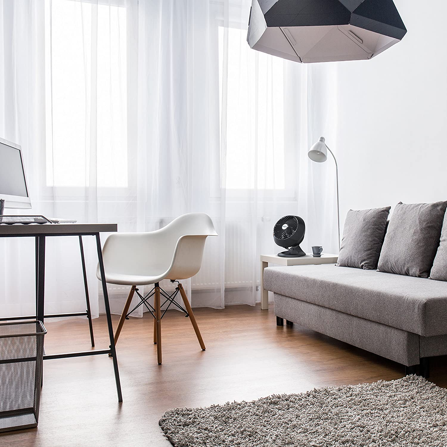 Vornado 560 Medium Air Circulator Black image number 1