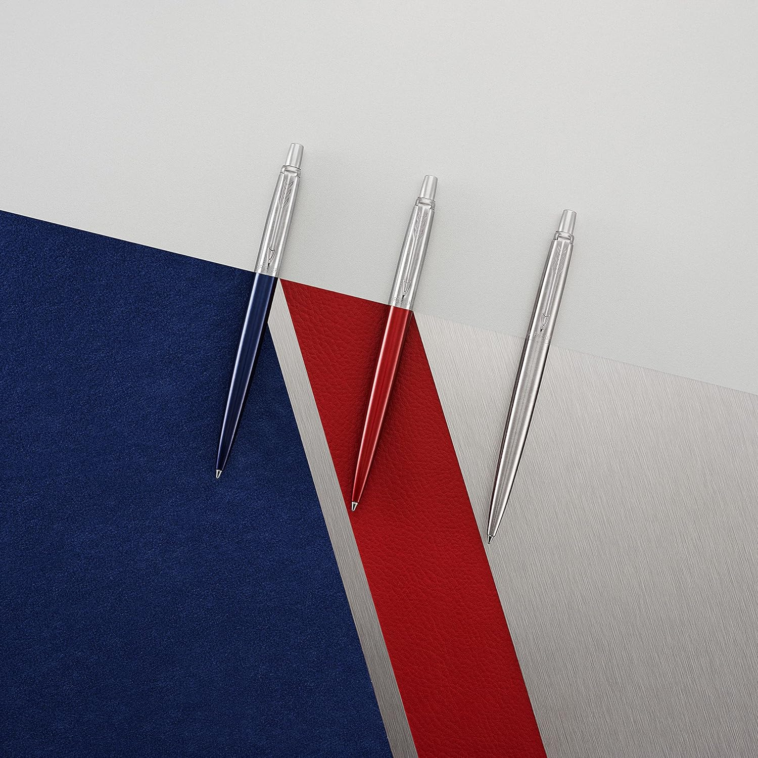 PARKER Jotter Ballpoint Pen, Kensington Red with Medium Point Blue Ink (1953241) - Chelsea Orange Chrome Trim image number 5