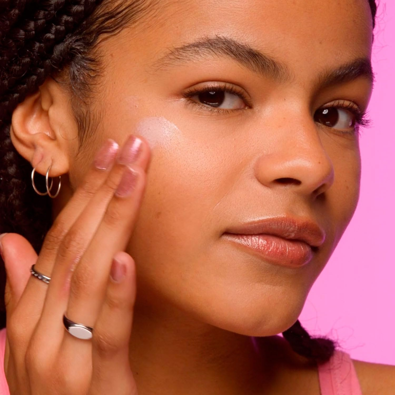 Revlon Illuminance Moisturize + Protect SPF25 Primer image number 3