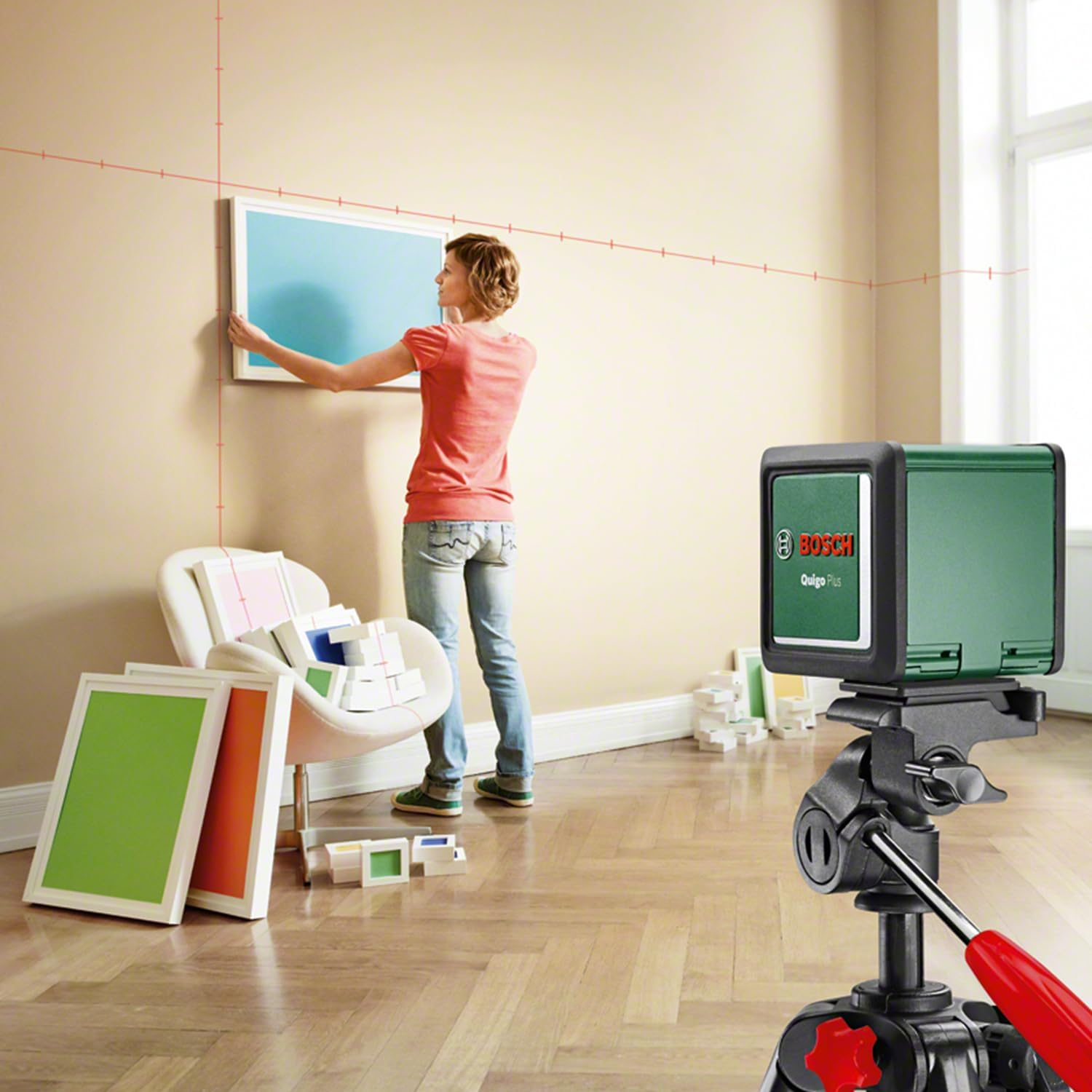 Bosch Cross Line Laser Quigo plus with Tripod (Easy Alignment at Equal and Variable Distances Thanks to Markings on the Laser Line, in Cardboard Box)
