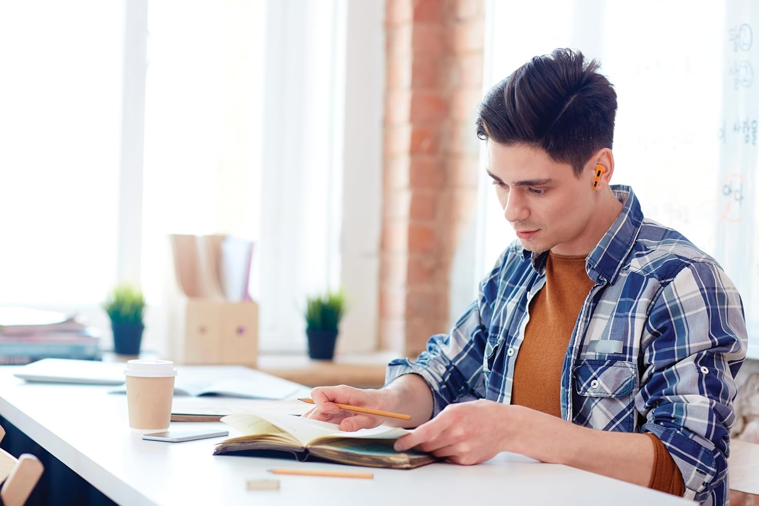 Lexibook Naruto Bluetooth Earbuds with Charging Storage Case image number 6