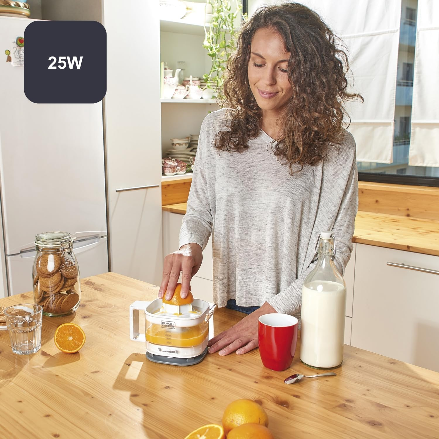 BLACK+DECKER Citrus Juicer, BXCJ25E, 350 Ml, 25 W, Adjustable Pulp Filter, Rotation in Two Directions, Cable Winder, Bpa-Free image number 4