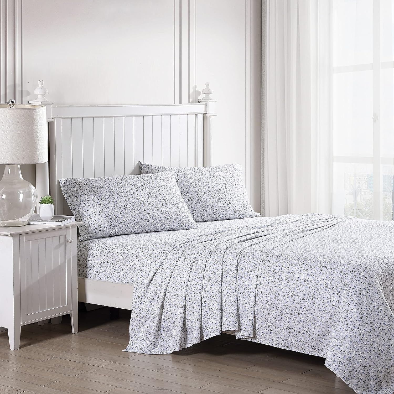 Laura Ashley - King Sheet Set, Soft Sateen Cotton Bedding Set - Sleek, Smooth, & Breathable (Bramble Vine Green, King) (USHSA01235900) image number 1