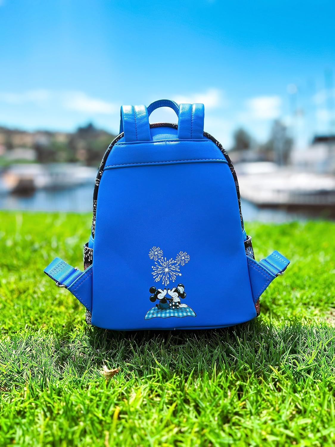 Loungefly Disney Mickey and Minnie Summer Picnic Mini US Exclusive Backpack image number 4