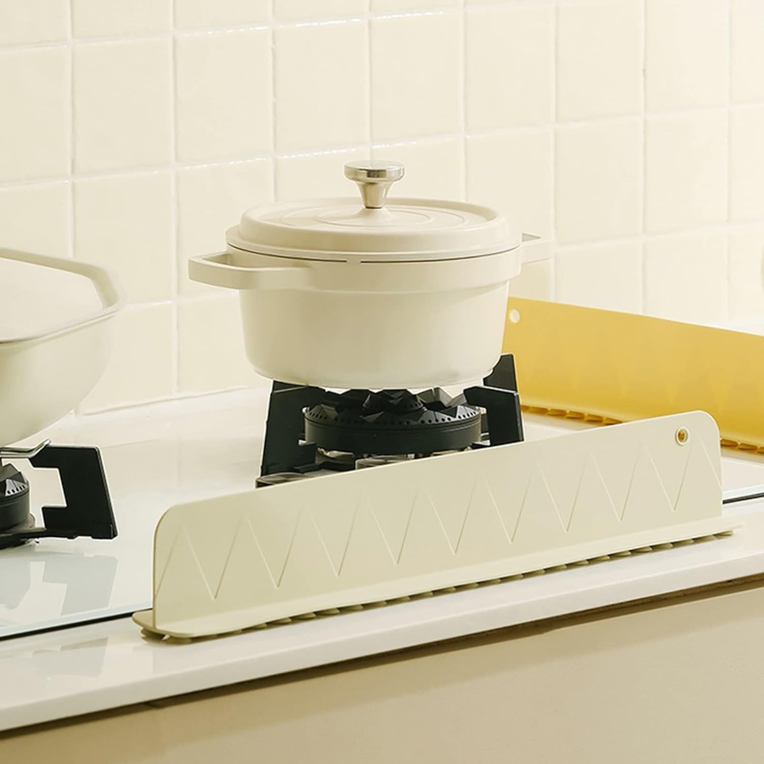 THJOPOKEEL Sink Splash Guard, Kitchen Backsplash Sink Water Barrier Splashing Baffle Bath Tub, Silicone Suction Cup Water Retaining Strip, Sink Accessory Back Tile Waterproof Cover PVC Dish Basin