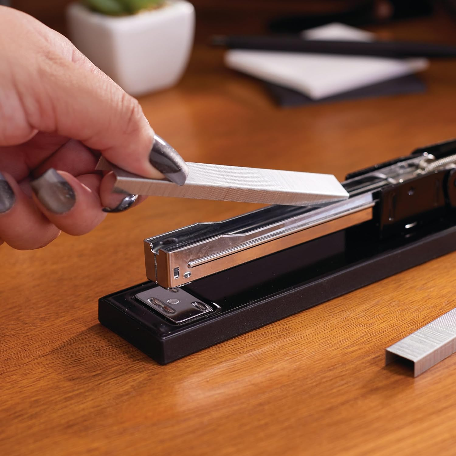 Swingline Stapler, 20 Sheet Capacity, Lightduty 405, Jam Free, Metal, Black (S7040501) image number 2