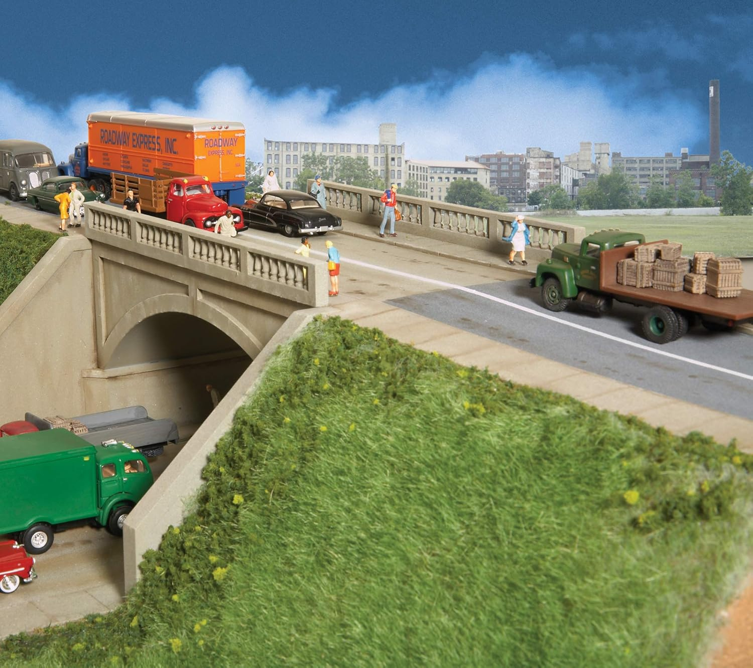 Walthers Cornerstone Series Kit HO Scale Street System- Arched Road Bridge image number 6