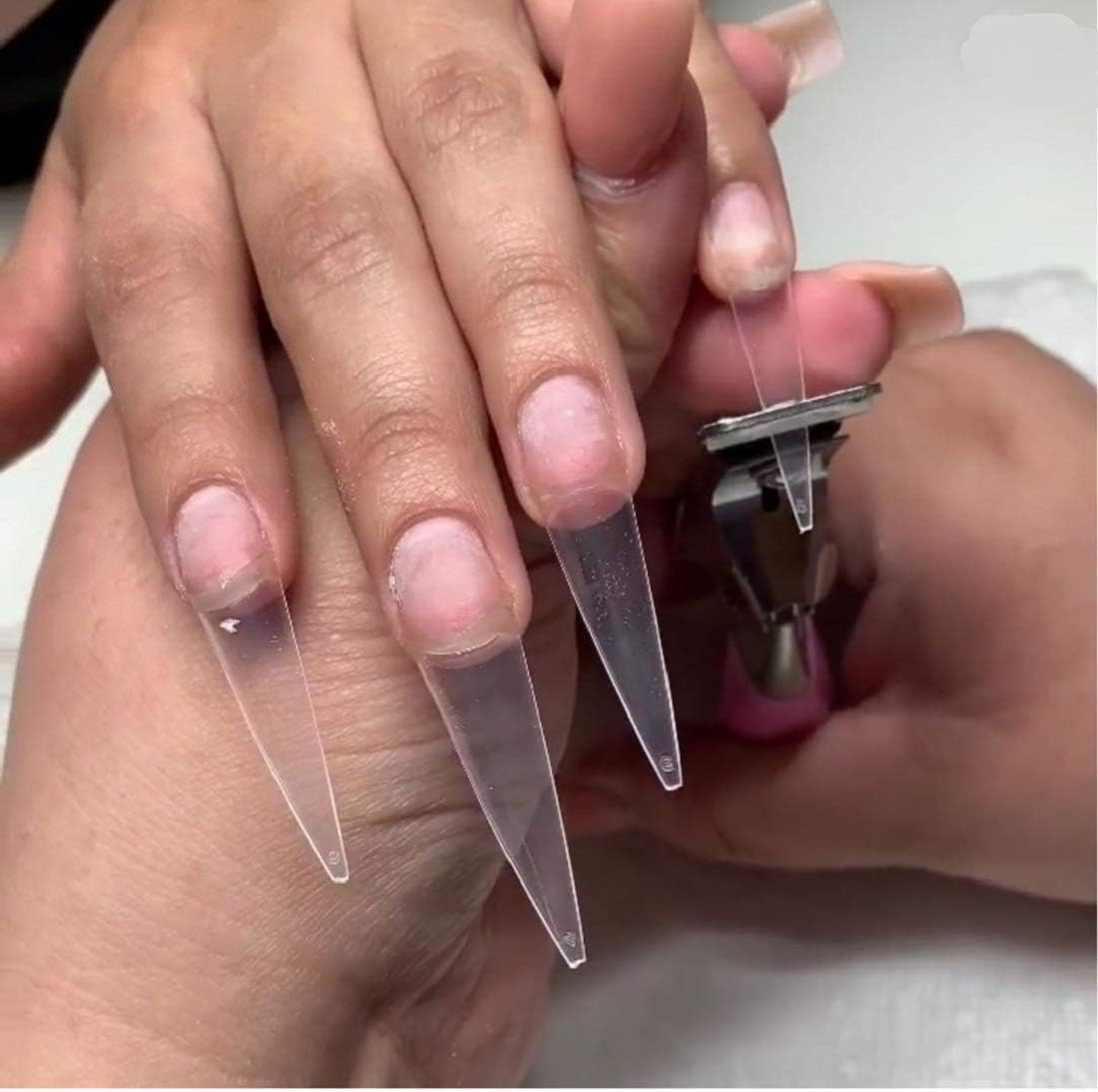 YIMART 600Pcs Acrylic Medium Long Stiletto Nail Tips Easy Coffin Nails Sharp False Nail Art Tips for Nails Salon (Natural) image number 6