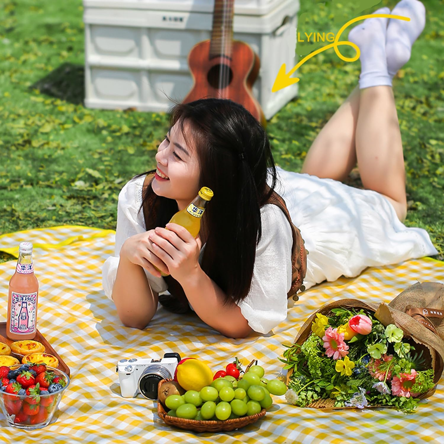 Picnic Outdoor Blankets, Extra Large 200 * 300CM Beach Blanket, Thick 3-Layers Camping Waterproof Mat for Camp Hiking Park, Portable Foldable Rug for Family-Yellow, Sandproof & Machine Washable.