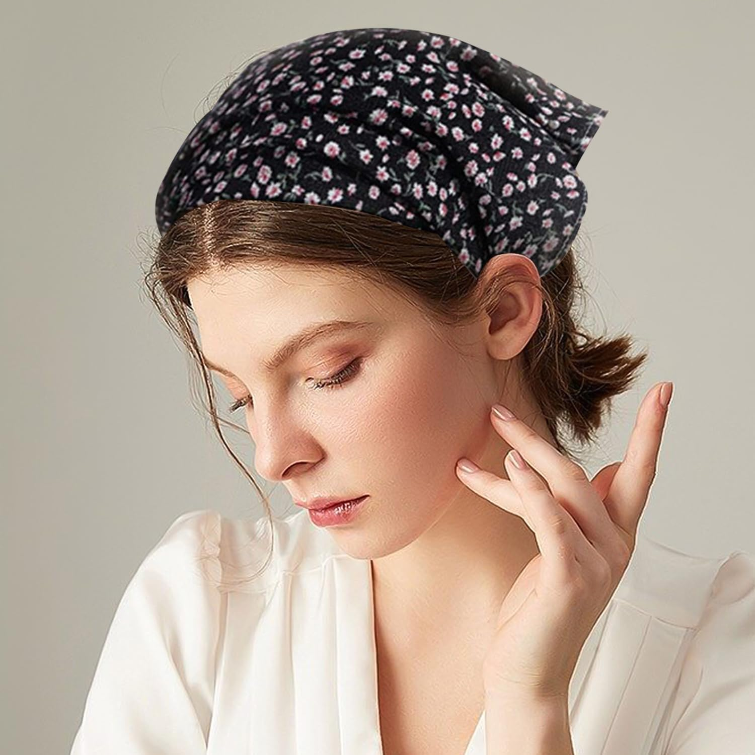 4 Floral Elastic Hair Bands, Headscarves with Elastic Band in Bohemian Style, Thin Floral Triangular Scarves, Daily Small Fresh Hair Accessories. image number 2