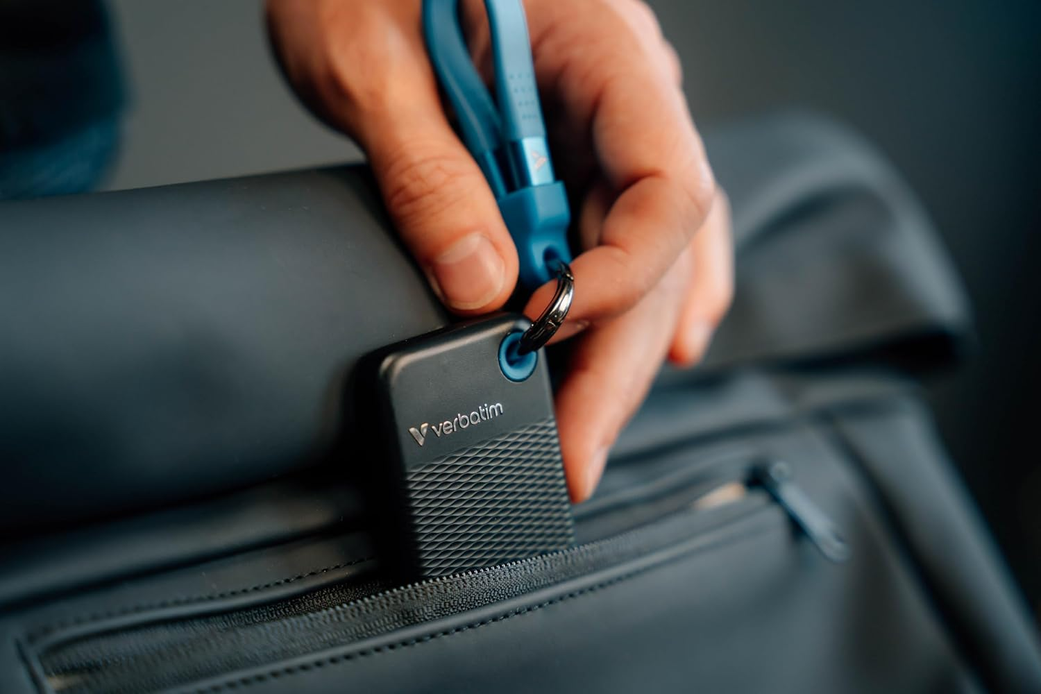 Verbatim Pocket SSD USB 3.2 Gen 2 2TB Black/Blue image number 1