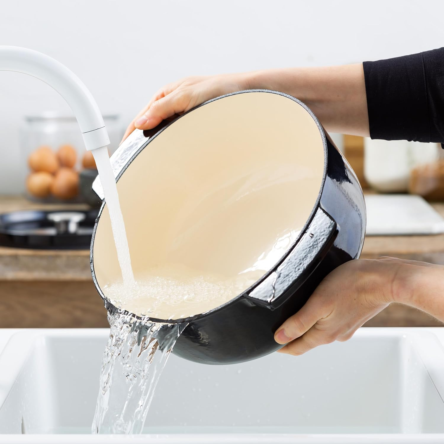 Kitchenaid Cast Iron round Casserole with Lid, 5.2 Liter Capacity, Onyx Black image number 2