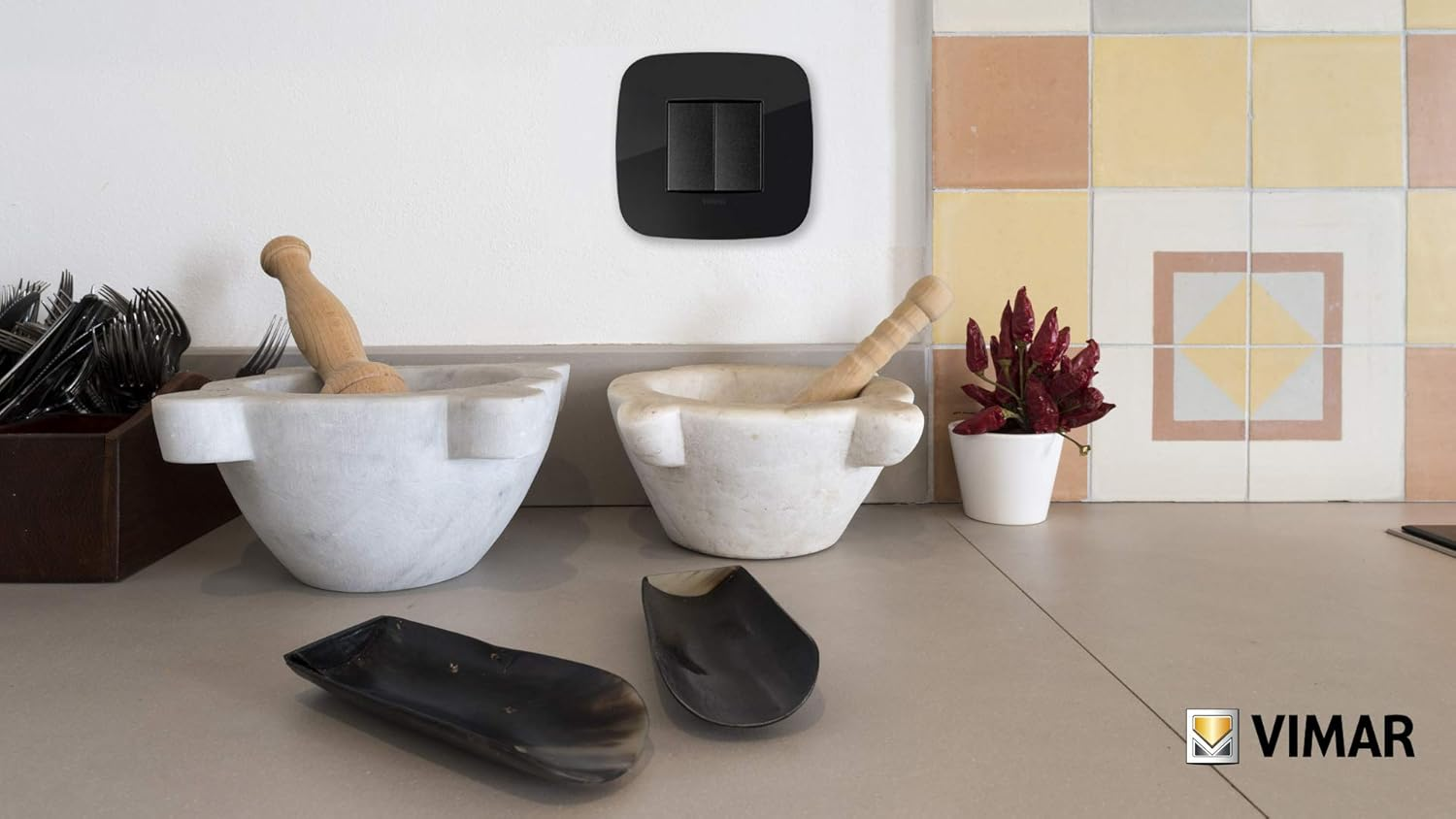 VIMAR 0K03906.08 Ark&eacute; round Friends of Hue Smart Switch Kit, Wireless Light Switch without Battery, Dimmer Switch Kit Contains Double Cover Plate, Mounting Frame, Switch and 2 Buttons image number 5