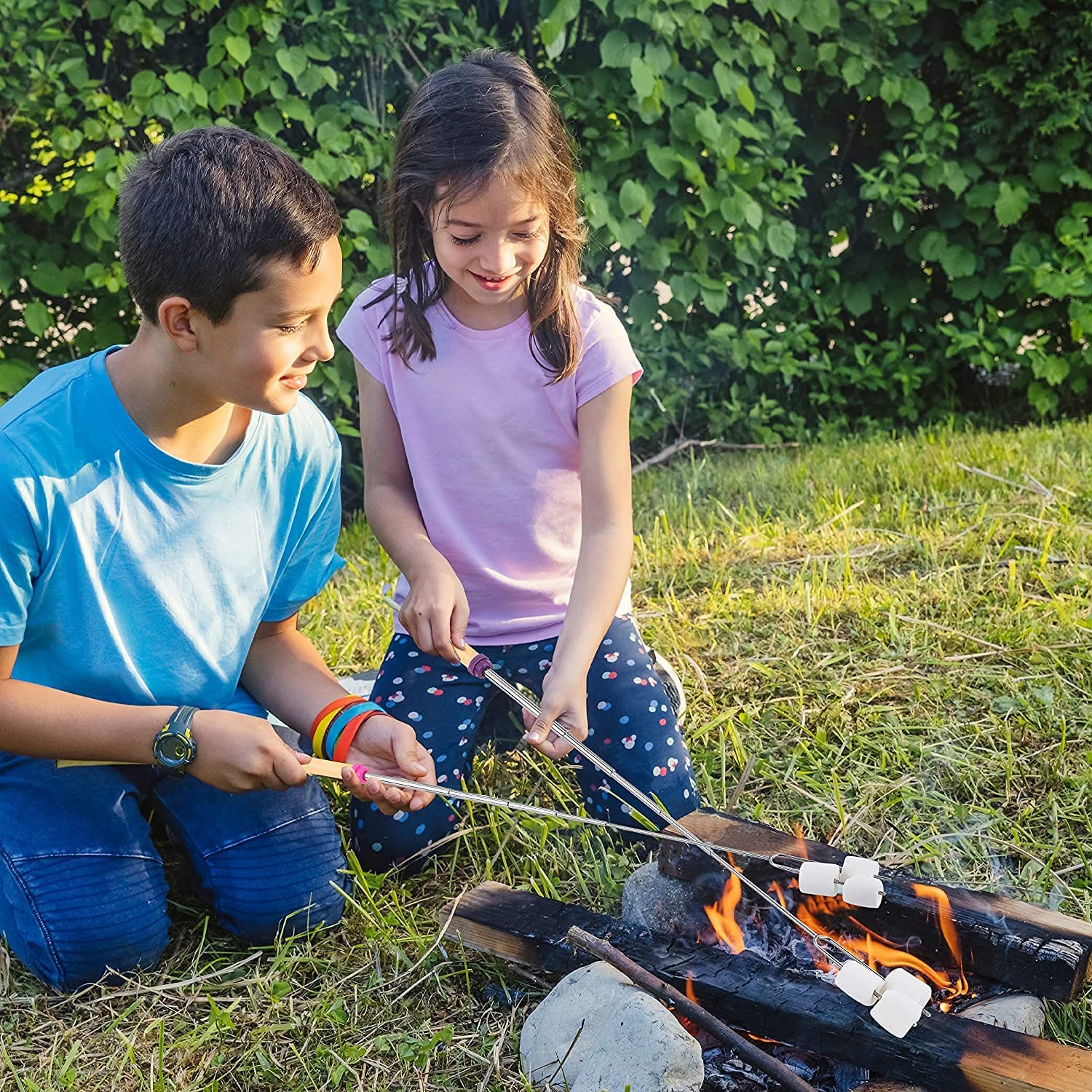 Marshmallow Roasting Sticks, Fyvadio Set of 8 Telescoping Smores Skewers & Hot Dog Forks with Wooden Handle for Fire Pit Campfire - 32 Inch Stainless Steel BBQ Kit for Outdoor Camping image number 4