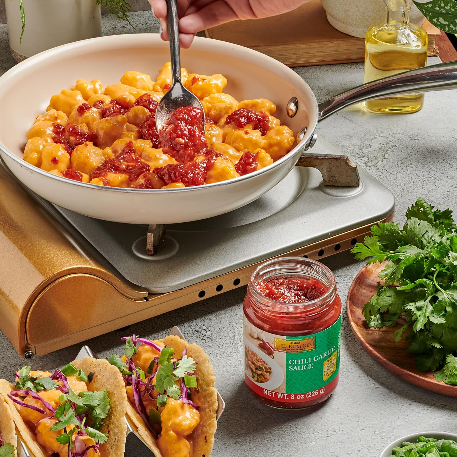 Lee Kum Kee Chilli Garlic Sauce, 227 G image number 1