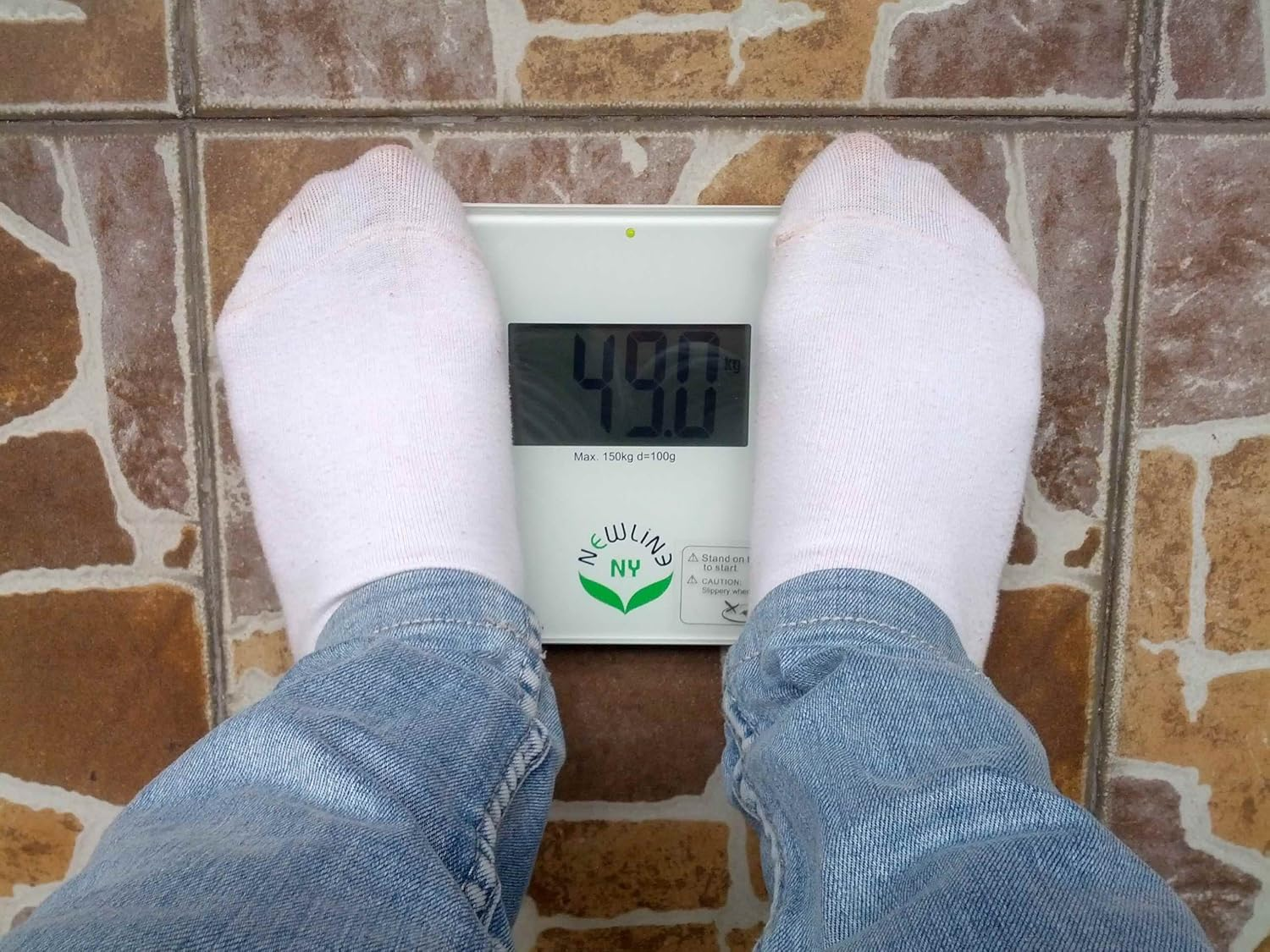 Newlineny Step on Super Mini Smallest Travel Bathroom Scale with Trip Protection Sleeve(Sbb0638Sm): Black - Green image number 5