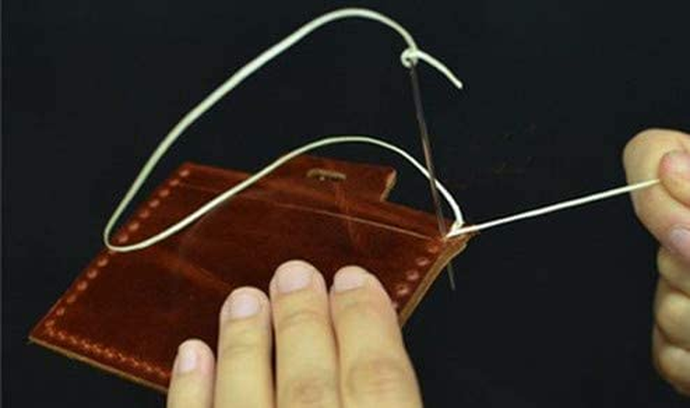 Leather Stitching Needle 12 Pieces with 4 Different Sizes for Leather Projects with Clear Bottle